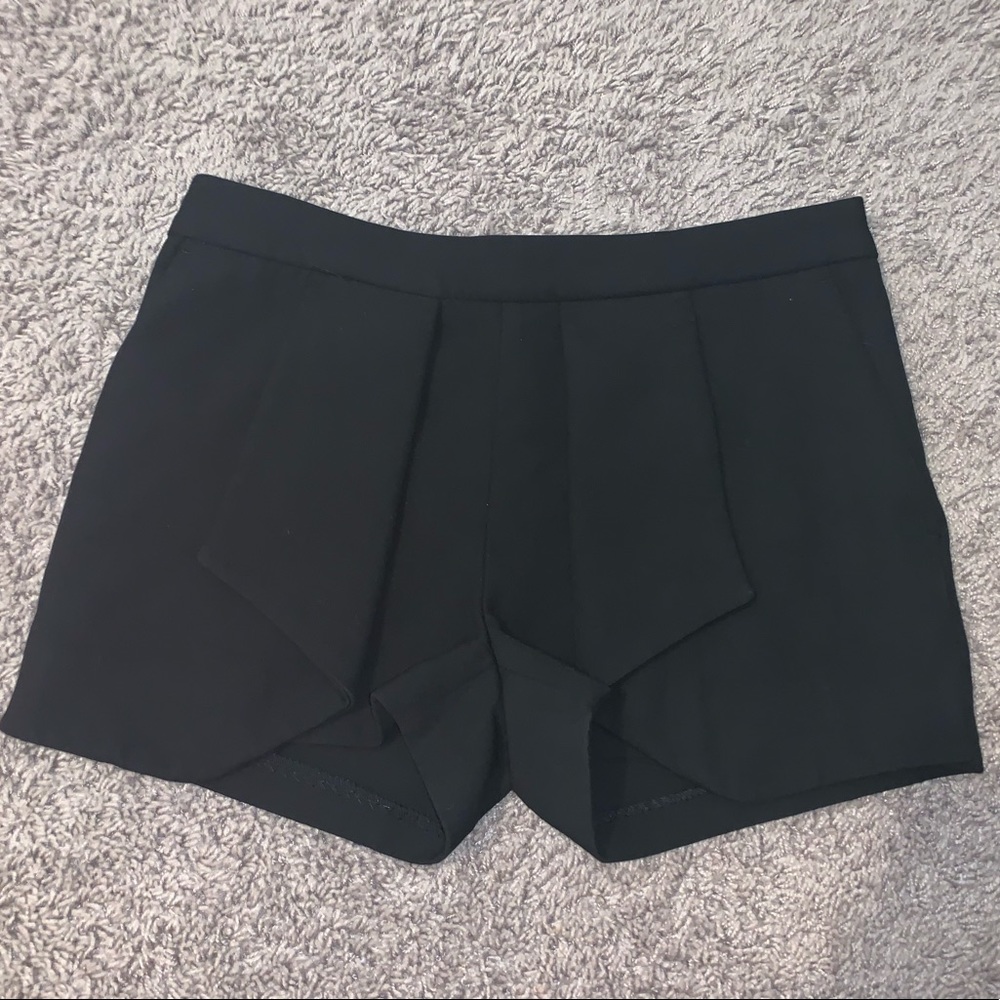 ZARA BASICS BLACK SHORTS